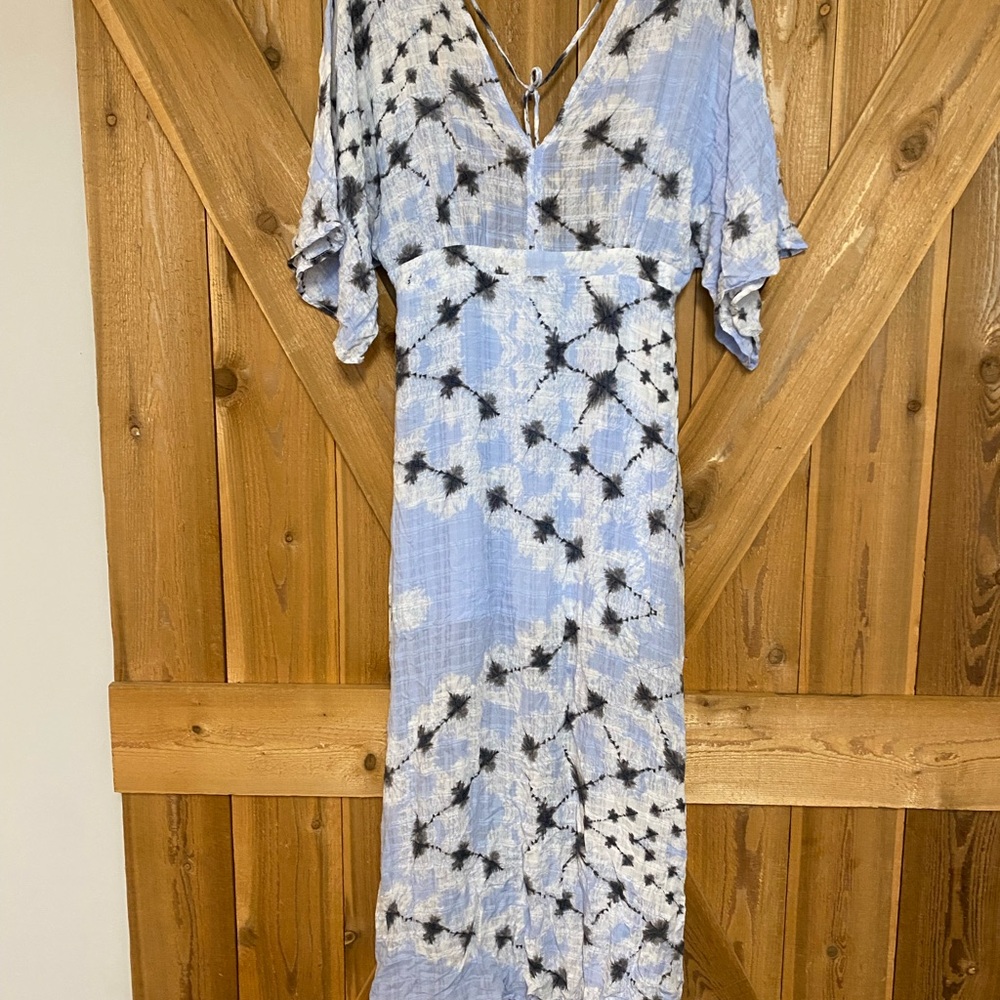 En Creme Light Blue and White Backless Dress Sz Medium tie dye
